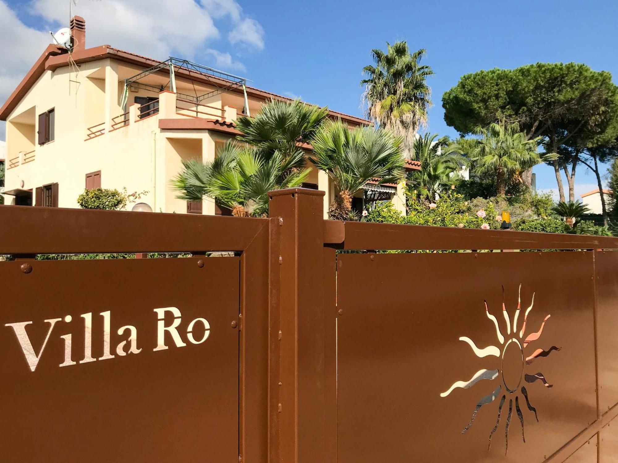 Villa Ro Porto Columbu - Perd'E Sali Esterno foto